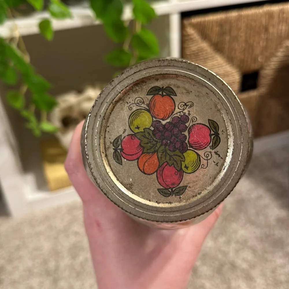 🏀 Vintage Mason Jar Full of Bouncy Balls – Fun & Nostalgic Collectible